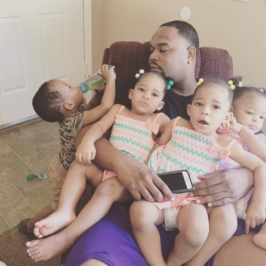 Dad raises quadruplets after his wife dies in childbirth Beautyofworld