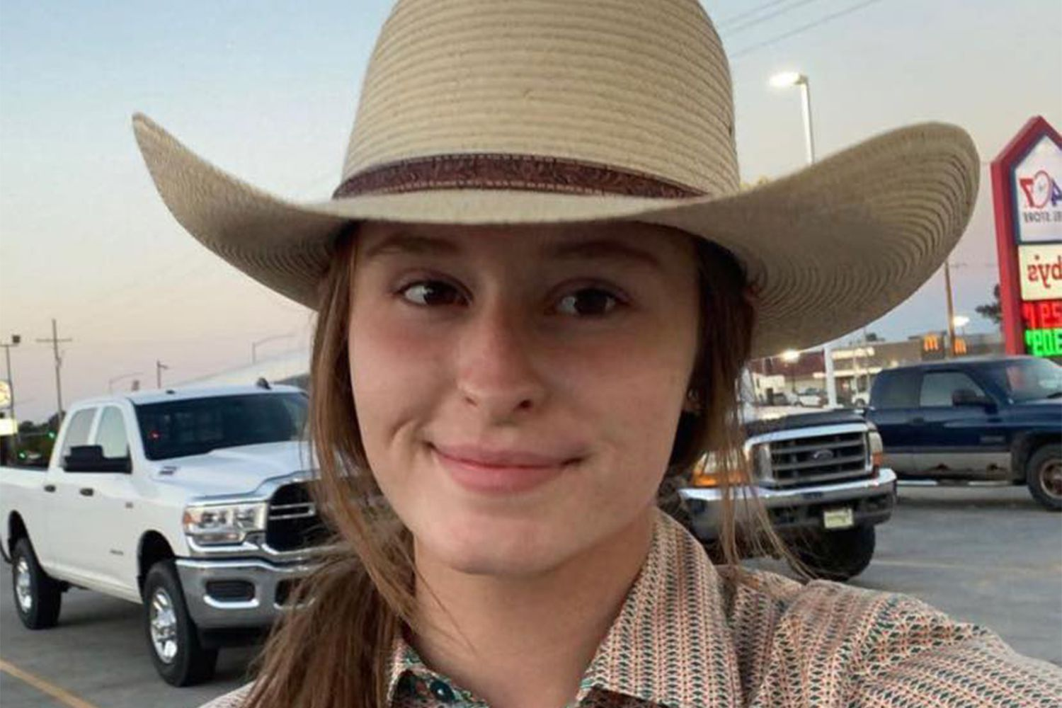 Miss Teen Rodeo Kansas, 19, killed in crash that injured 4 teammates