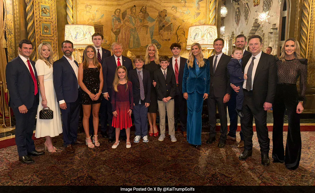 Melania Trump missing from photo of Donald’s “whole” family