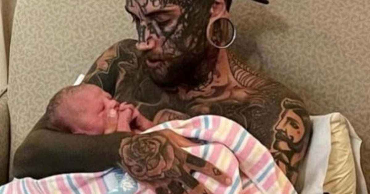 Dad removes full-body tattoos for sake of his young daughter